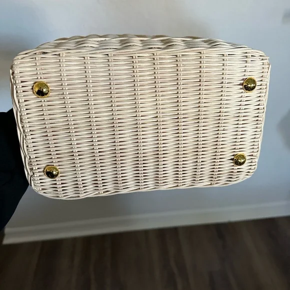 Chic Wicker Mini Bag with Brown Handle - Picture 3 of 8